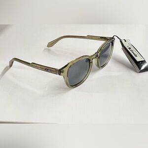 - Quay  Australia WALK ON in Olive/Smoke New In Case